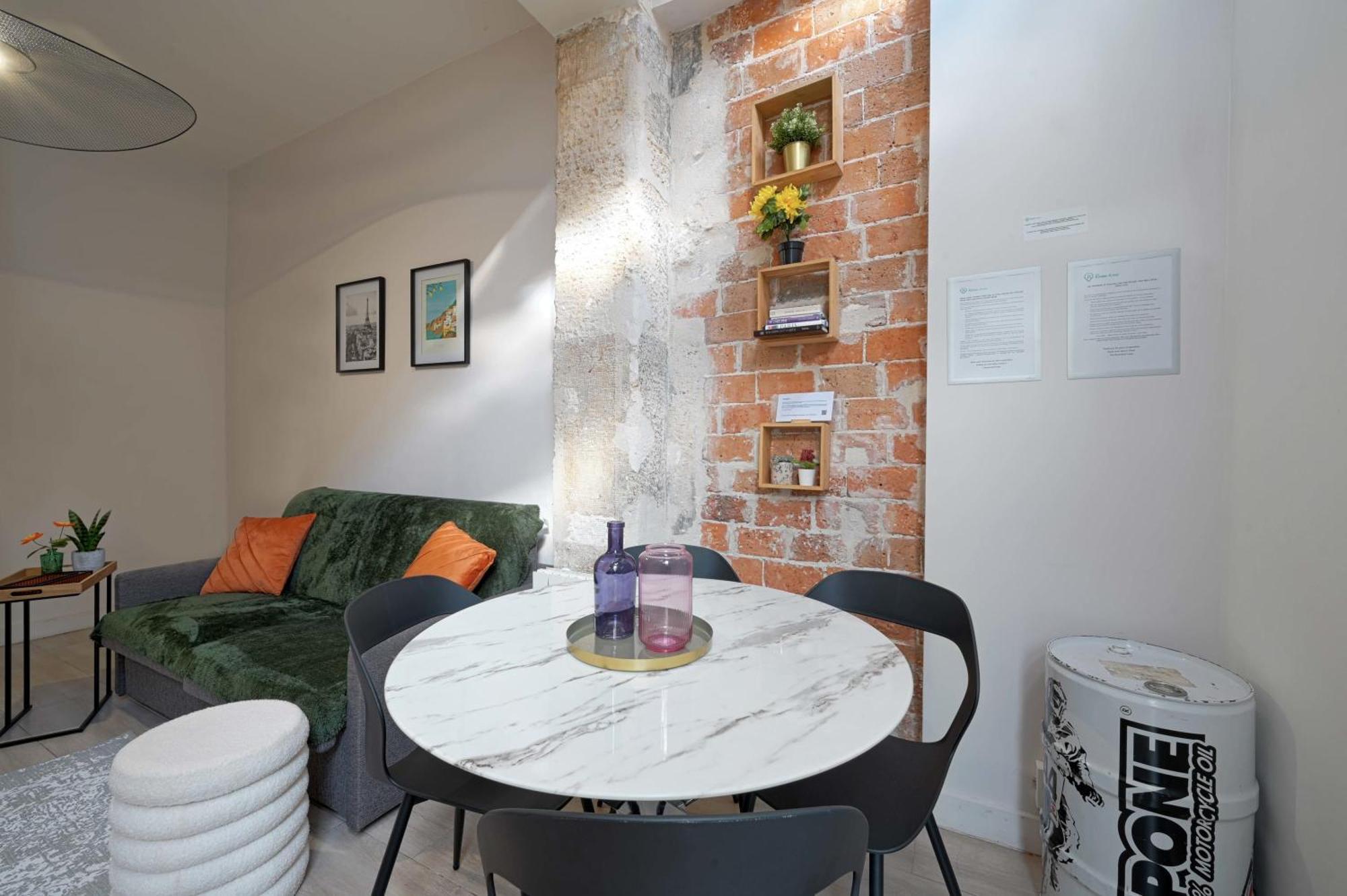 2 Bed Modern Fully Furnish Flat,Close To Buttes Chaumon Park Apartment Paris Exterior photo
